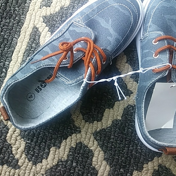 US Sports kids shoes size 4 - Picture 3 of 3